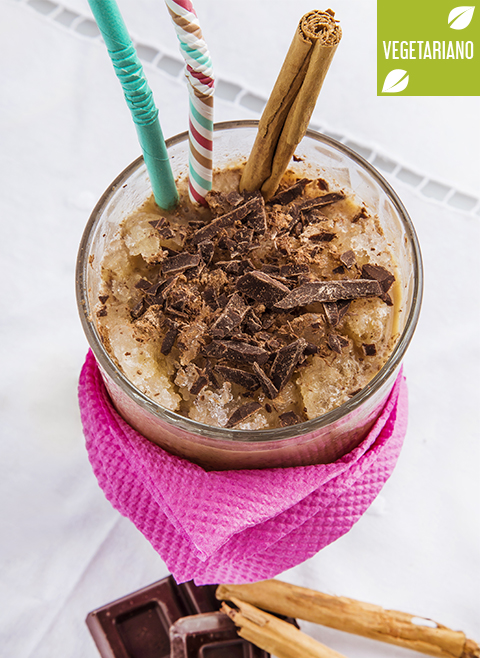 Granizado de café con helado y canela
