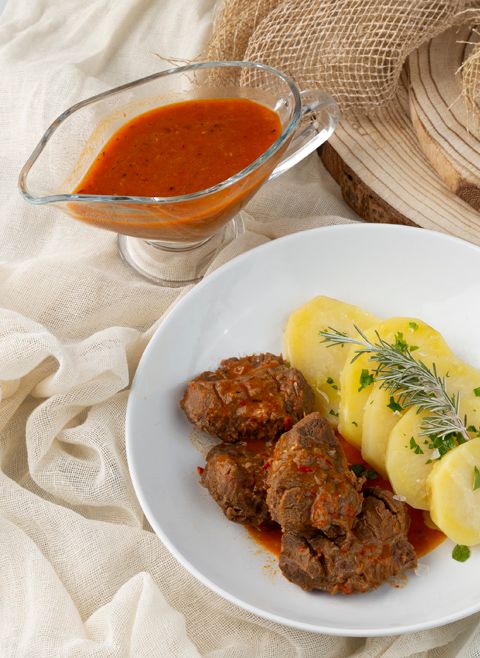 Pork cheeks with sweet wine sauce