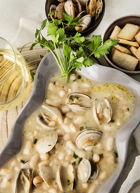 Beans with clams