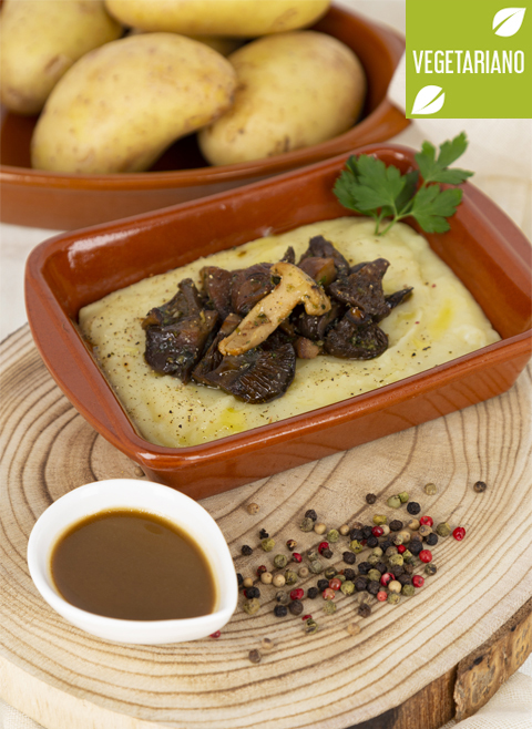 Mashed potatoes with mushrooms and teriyaki sauce
