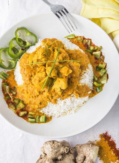Pollo con salsa al curry